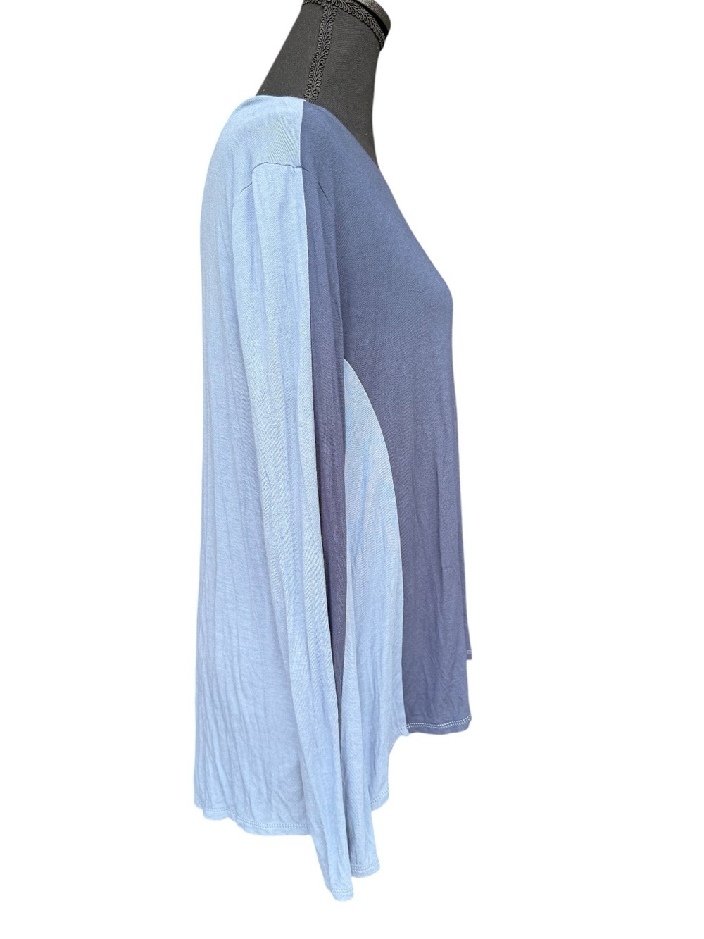 BCBGMaxAzria Two-Tone Blue Long Sleeve Top Size Medium - Picture 4 of 10